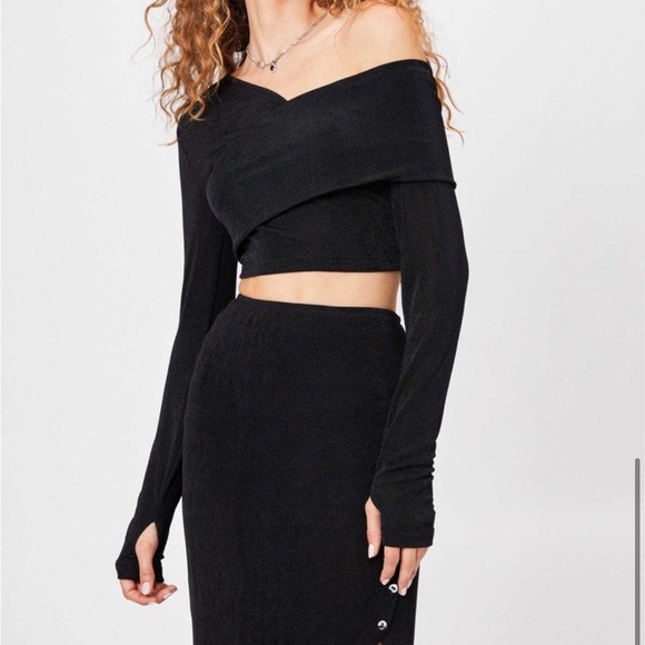 Cider Asymmetrical Off-Shoulder Crop Top - Picture 3 of 3